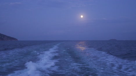 Night-full-moon-and-sea.